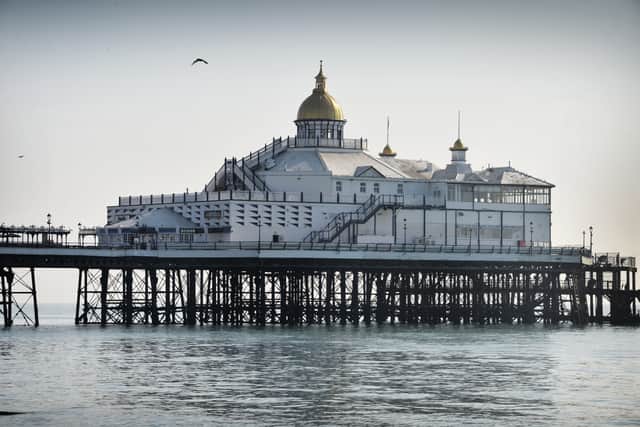 Eastbourne seafront SUS-210709-132719001