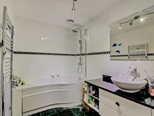 Goffs Park Road, Crawley RH11 SUS-220803-112021003