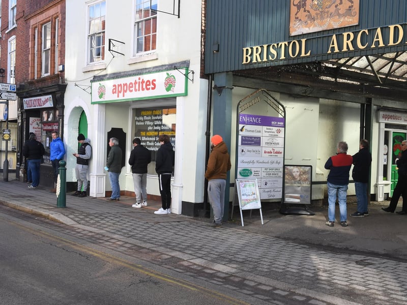 Lengthy queues of eager gents outside Salvatore's barbers in Sleaford on Monday morning. EMN-211204-175538001