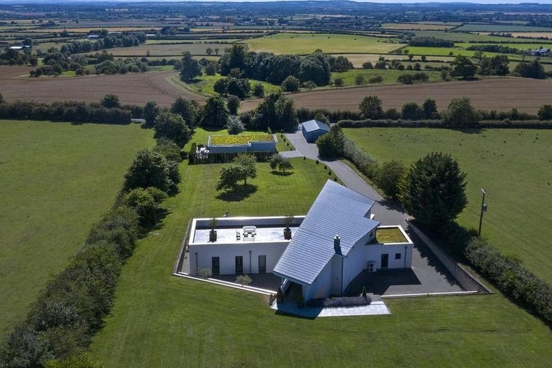 The Glass House, Chilton Road, Long Crendon, Aylesbury. Photos: Zoopla