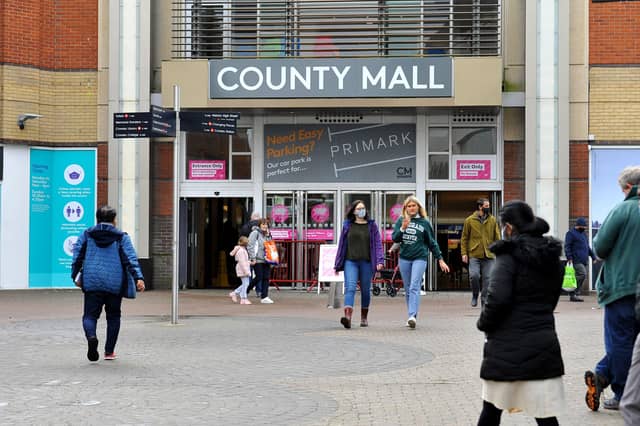 Shops in Crawley on 12/04/21. Pic Steve Robards SR2104125 SUS-211204-135102001