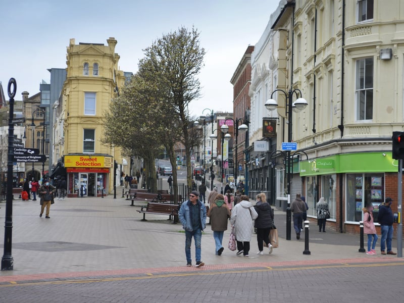 The easing of lockdown in Hastings town centre on April 12 2021 SUS-211204-150713001