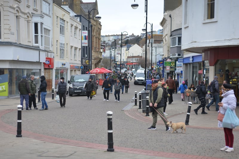 The easing of lockdown in Hastings town centre on April 12 2021 SUS-211204-150726001