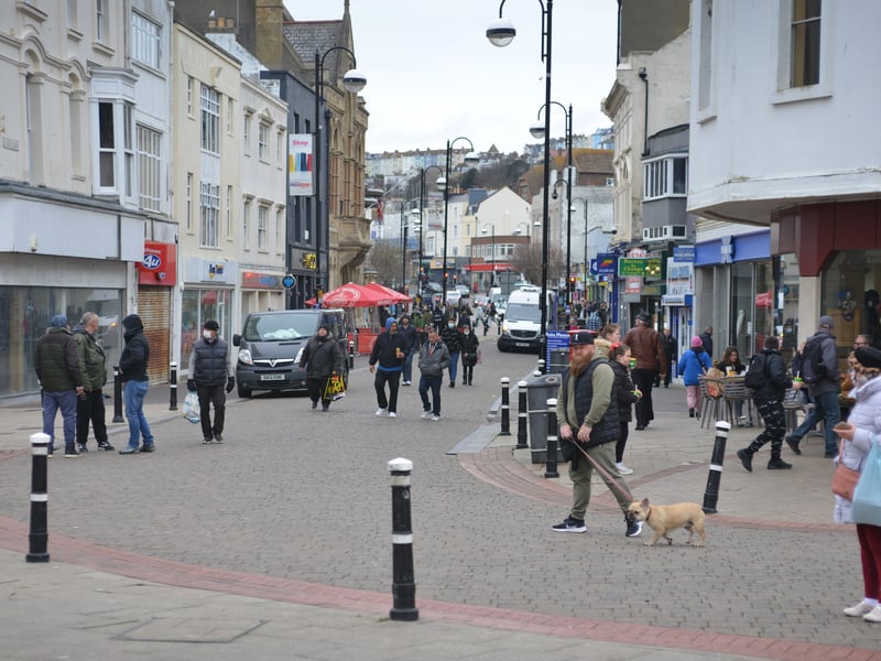 The easing of lockdown in Hastings town centre on April 12 2021 SUS-211204-150726001