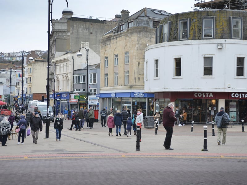 The easing of lockdown in Hastings on April 12 2021 SUS-211204-150739001