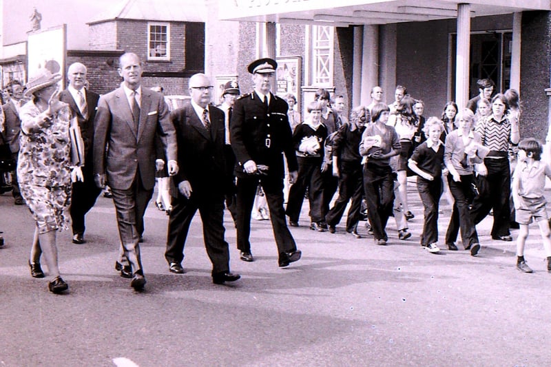 Passing Sleaford Picturedrome cinema. Prince Philip on his tour of Sleaford in 1975. EMN-211204-152407001