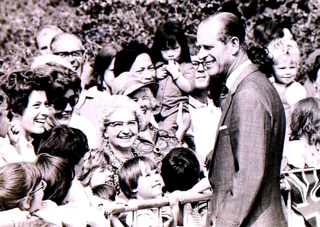 Prince Philip meets the crowds on his tour of Sleaford in 1975. EMN-211204-152231001