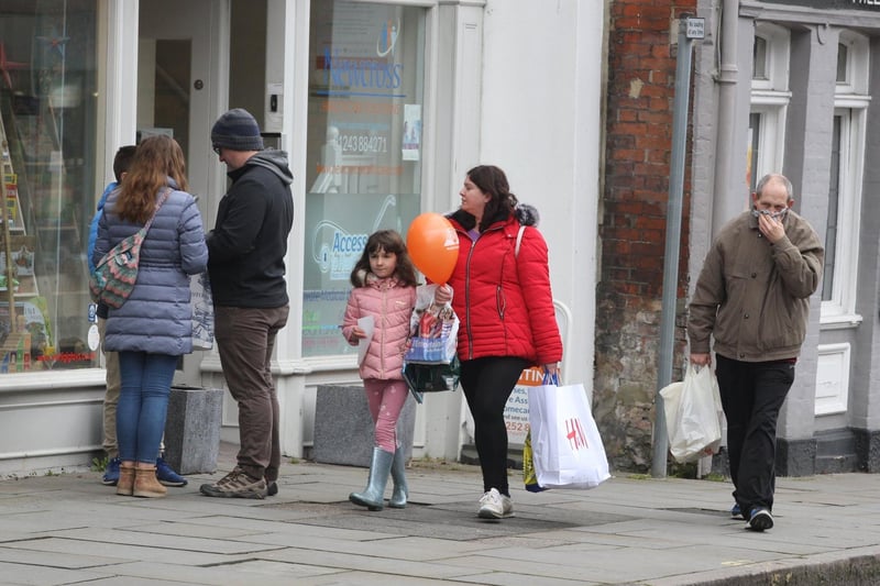 DM21040167a.jpg. Chichester shops reopen after covid lockdown eases. Photo by Derek Martin Photography SUS-211204-194108008