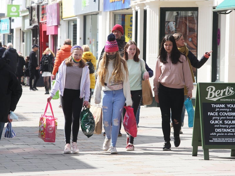 DM21040194a.jpg. Worthing shops reopen after covid lockdown eases. Photo by Derek Martin Photography. SUS-211204-203814008