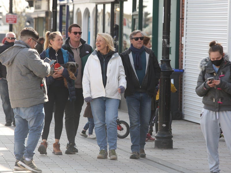 DM21040206a.jpg. Shoreham shops reopen after covid lockdown eases. Photo by Derek Martin Photography. SUS-211204-203743008