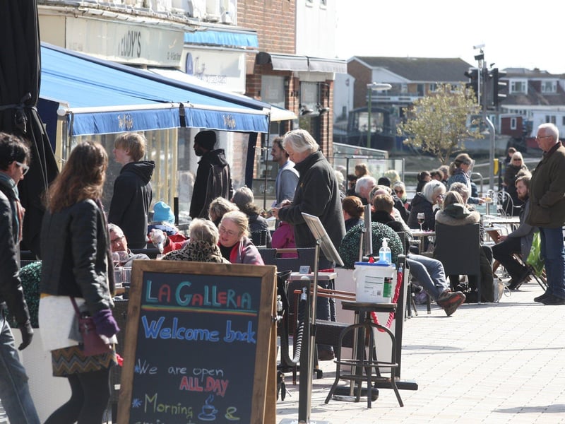 DM21040203a.jpg. Shoreham shops reopen after covid lockdown eases. Photo by Derek Martin Photography. SUS-211204-203723008