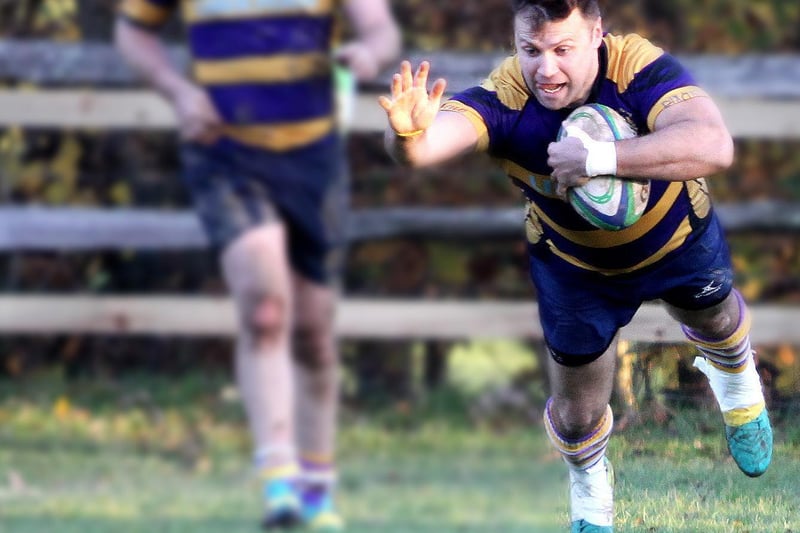 A great Uckfield try by Lee Evans in a clash with Seaford RFC / Picture: Ron Hill
