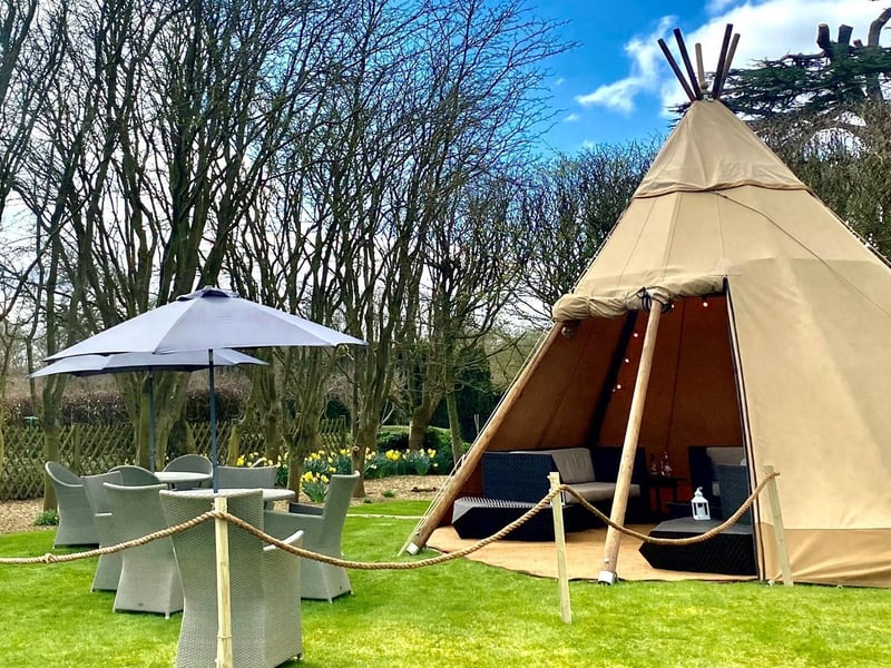 Fawsley Hall, in Daventry, have opened up their beautiful terrace and courtyard dining areas along with a brand new tipi dining space! They have a delicious all day dining menu so visitors can enjoy breakfast, lunch, dinner and afternoon tea.
