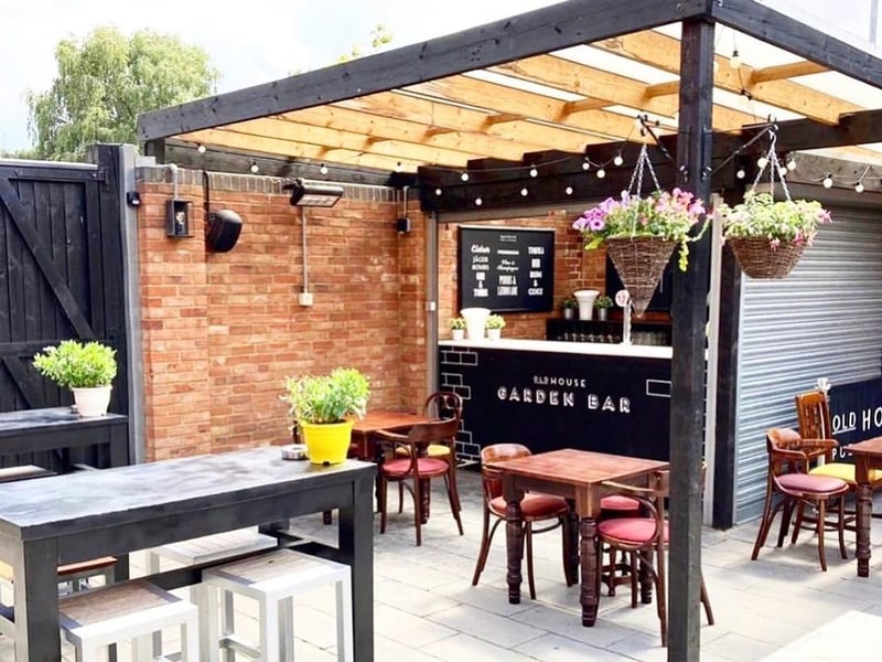 The Old House pub and kitchen have reopened their wonderful garden, equipped with an outdoor bar! Tables are limited so bookings are advisable. Walk-ins for lunch are also available.