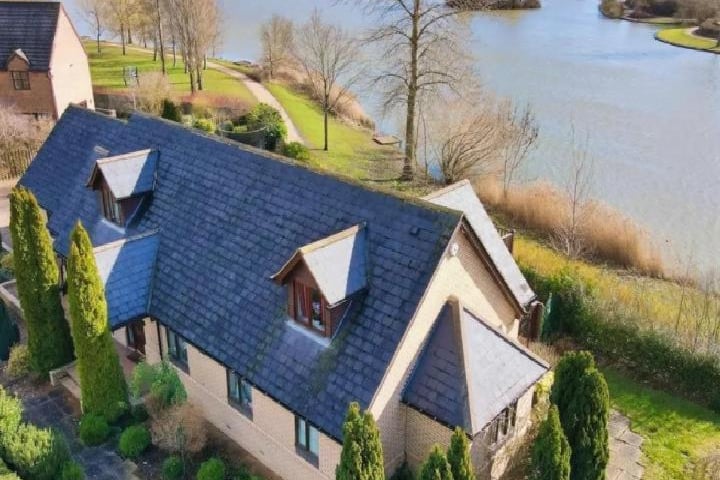 This overhead look at the property, helps show just how idyllic the bungalow's surroundings are. The lakeside is perfect for a Sunday walk anda brilliant place to unwind and relax.