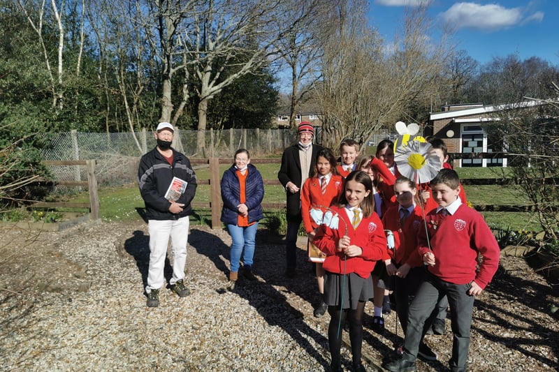 Martin Alderton, Karen Tunnicliffe and Andrew Griffith with Arundel Church of England Primary School pupils Adam, Poppy, Mackenzie, Charlotte, Oliver, Oscar, Jemima and Maddy SUS-210322-161153003