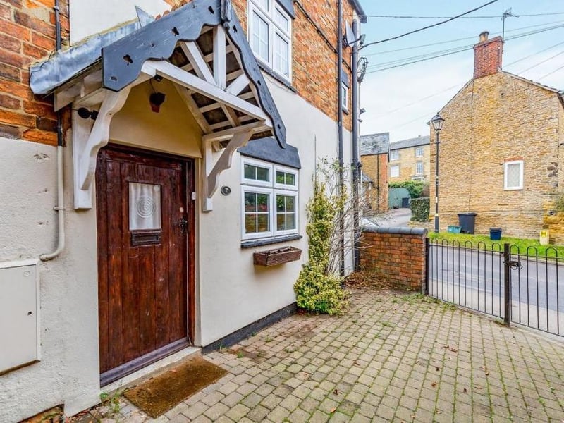 A character cottage complete with three bedrooms and two bathrooms, which has a large garden that backs onto fields. Asking price of 220,000.
Listed by: Oriordan Bond