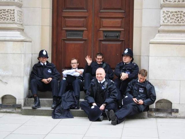 Yvonne said: "After the event, I was walking back to get my tube I walked past a group of tired, but cheerful, policemen taking a well-deserved break on a step.
"I loved that they still took the time to wave and smile for the image."
Photo: Yvonne McKeown.