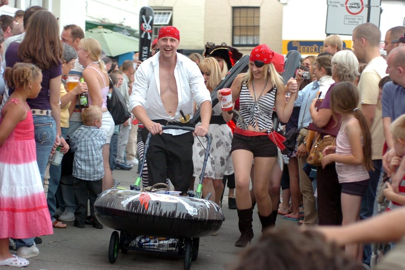 Hastings Old Town Carnival Week 2008.
Pram Race SUS-210420-143148001