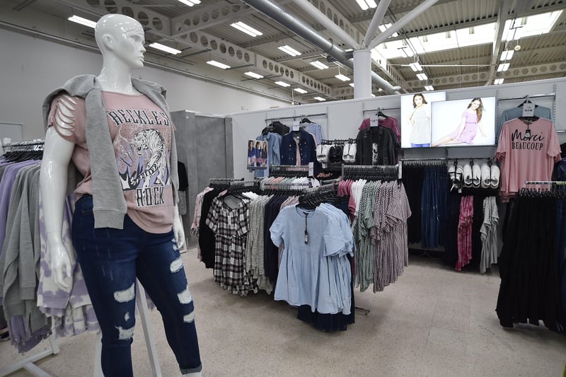 Yours clothing store opens up at Tesco's Serpentine Green. EMN-210430-140152009