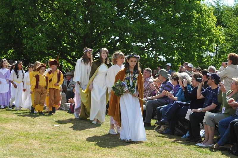 Ickwell May Day 2011