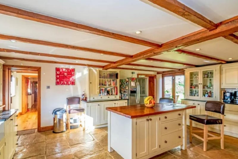 Swallow Barn on Berryfields Gated Road, Aylesbury. Photos: Zoopla
