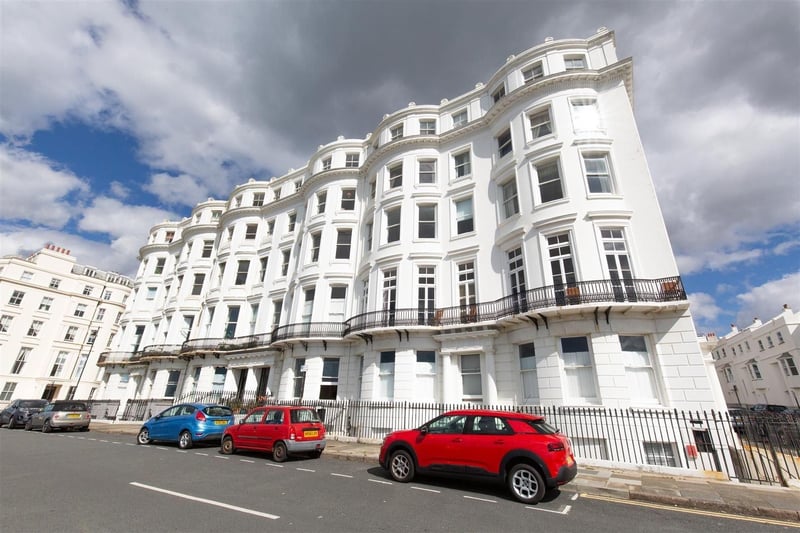 Two bedroom, one bathroom first floor apartment, tastefully furnished throughout. Price: £700,000