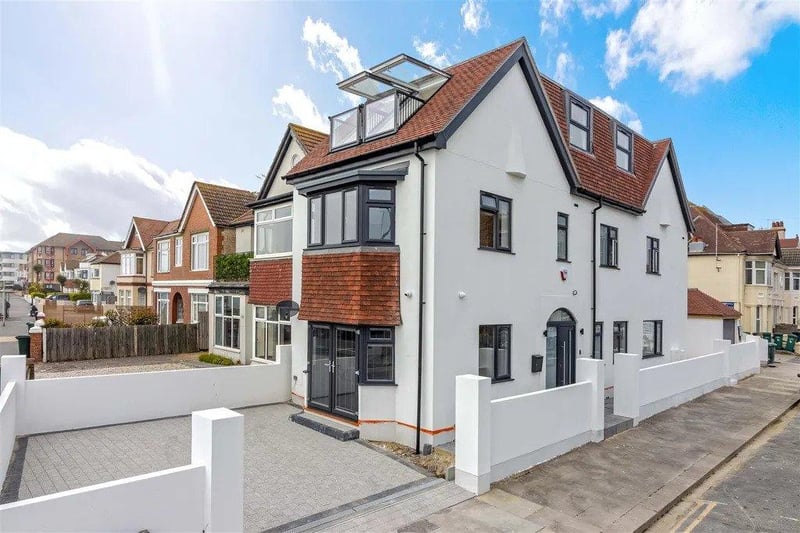 Five-bed, 2 bathroom, modern detatched house located on Hove's iconic seafront. Price: £1,200,000