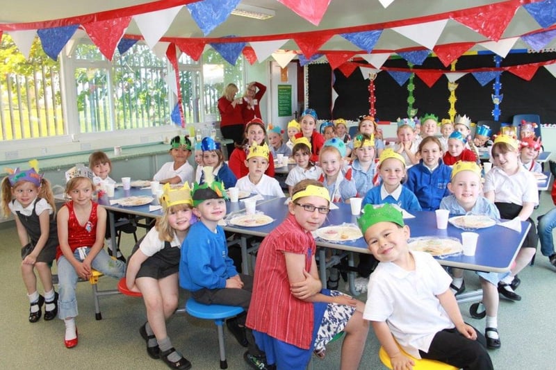 Hogsthorpe Primary School pupils wore red, white
and blue and baked cakes to celebrate the wedding.