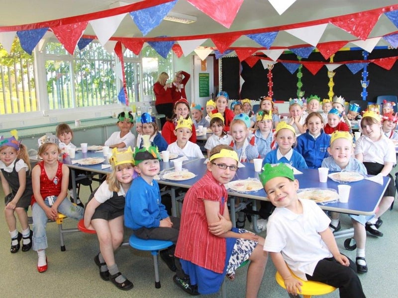 Hogsthorpe Primary School pupils wore red, white
and blue and baked cakes to celebrate the wedding.