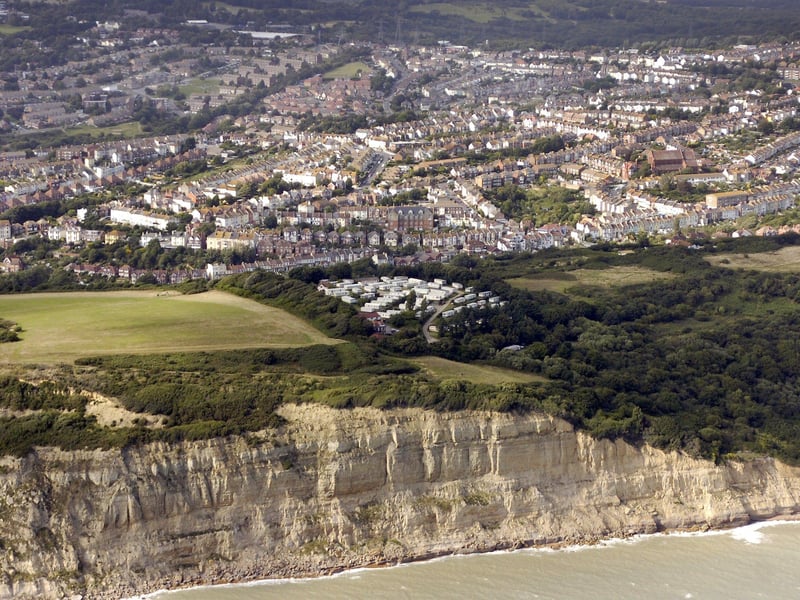 Aerial photo taken 2005: Hastings.
View towards Clive Vale SUS-210503-144735001