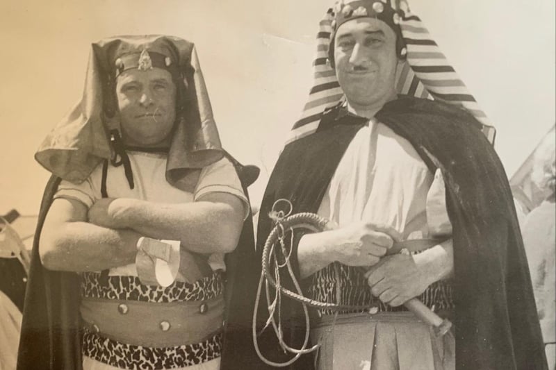 Uncle George cole on right cleopatras henchman Eastbourne carnival 1962 SUS-211105-162607001