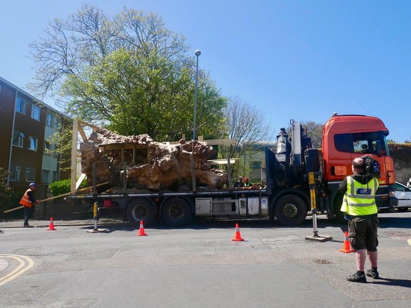 The lorry arrives near the Secret Garden