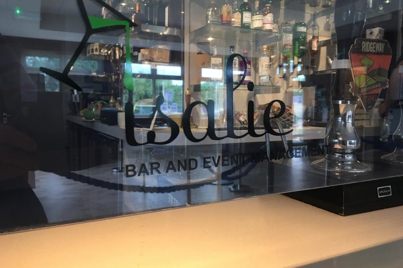 Isalie Ltdrun the bar and catering franchise at Berkhamsted tennis and squash club. They servefreshly made pizzas every Friday night and are starting Vintage Afternoon Teas on the terrace in the Summer.
Date of inspection: 14 April 2021.