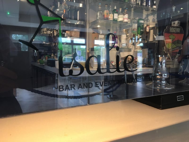 Isalie Ltdrun the bar and catering franchise at Berkhamsted tennis and squash club. They servefreshly made pizzas every Friday night and are starting Vintage Afternoon Teas on the terrace in the Summer.
Date of inspection: 14 April 2021.