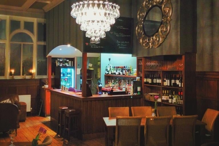 Temple Street Wine Bar is a contemporary outlet, restored to former glory, attracting both an eating and a drinking clientele with an ambience to match.