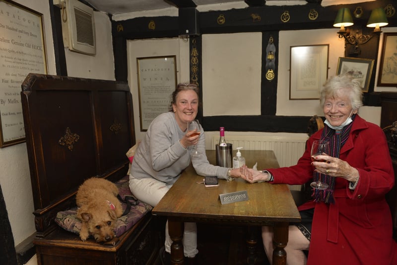 People in Eastbourne are enjoying themselves in pubs, restaurants and hotels after the easing of lockdown restrictions (Photo by Jon Rigby) SUS-210517-151403001