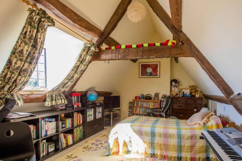 A bedroom in Crown House in the village of Sandford St Martin near Chipping Norton (Image from Rightmove)