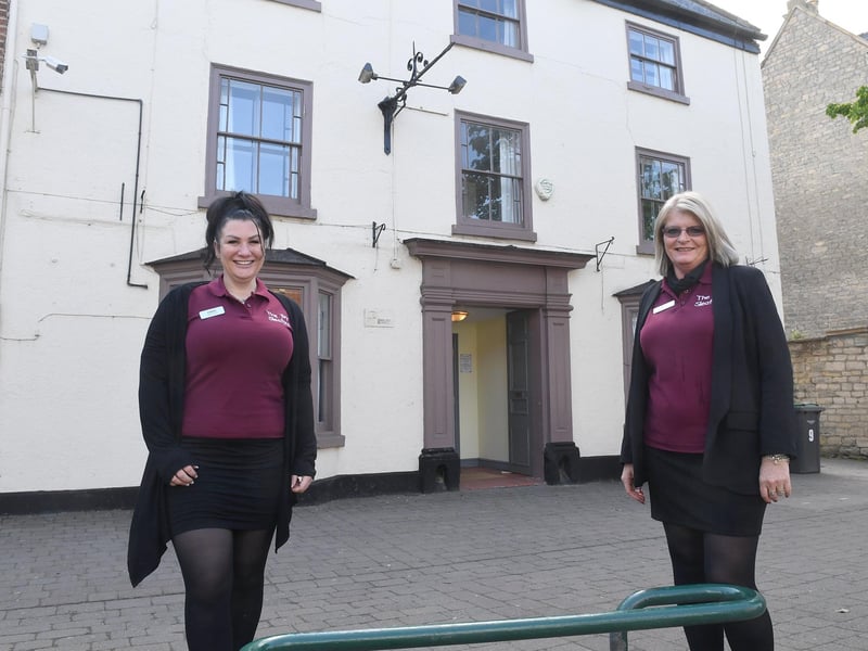 The Ivy opens in Sleaford. Managers L-R Emma Woods and Bev Sambridge. EMN-210528-093341001