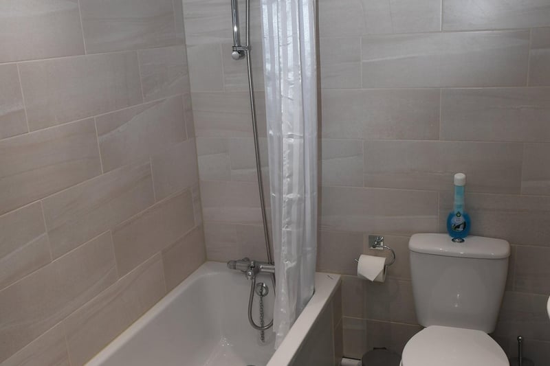 The Ivy opens in Sleaford. Bathroom of one of the rooms to rent. EMN-210528-093311001