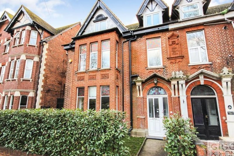 Six bedroom semi-detached house in Clapham Road, Bedford