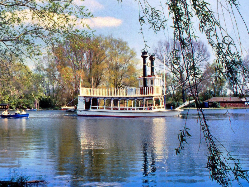 The Mississippi - a paddle steamer with no paddle or steam - would take visitors on a cruise of the lake