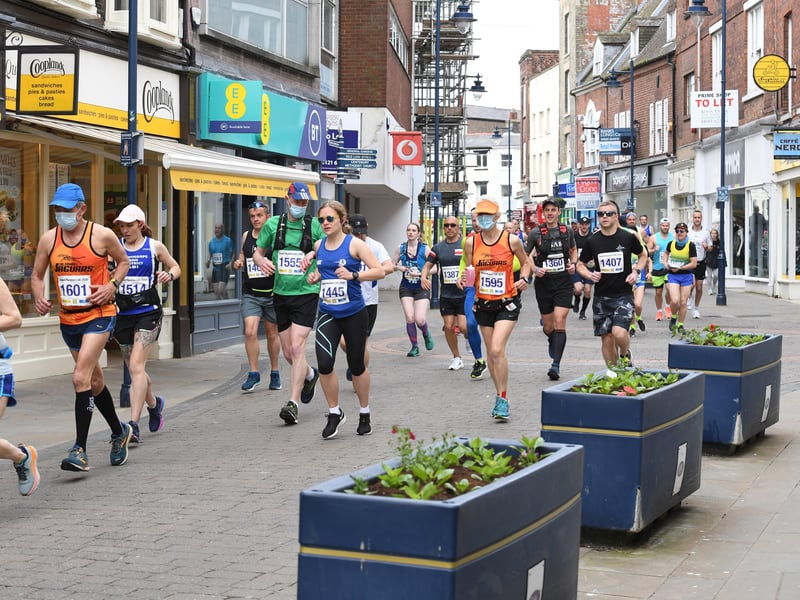 Marathon runners EMN-210531-135857005