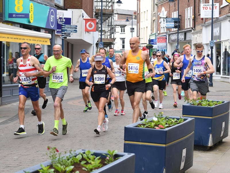 Marathon runners EMN-210531-135909005