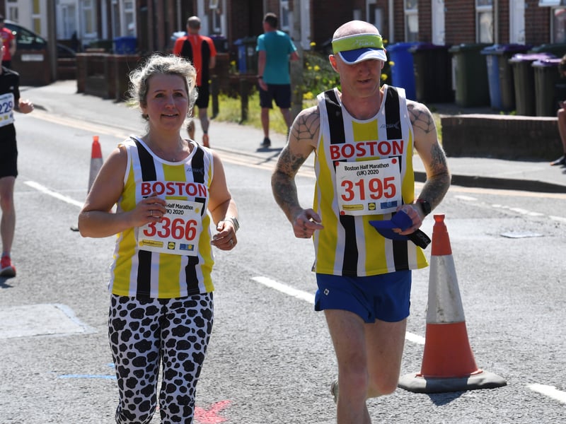 Runners arriving at the finish EMN-210531-135435005