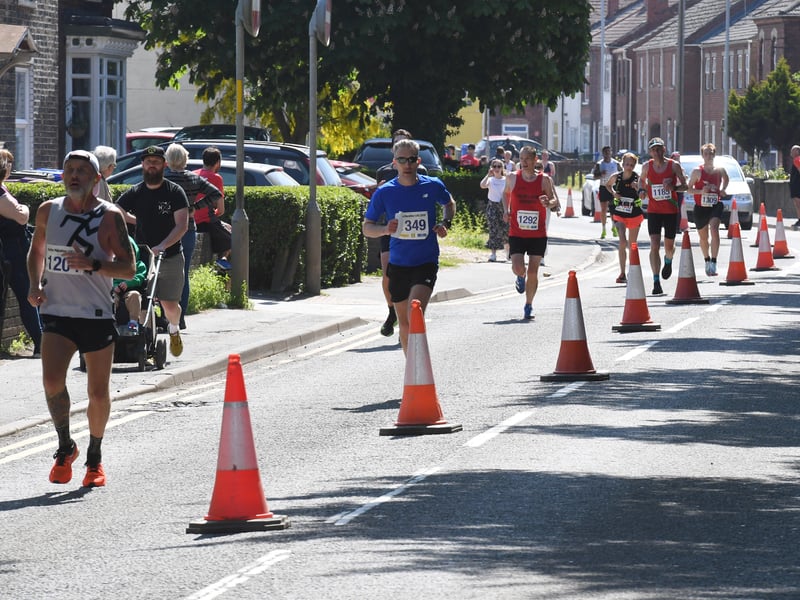 Runners arriving at the finish EMN-210531-135447005