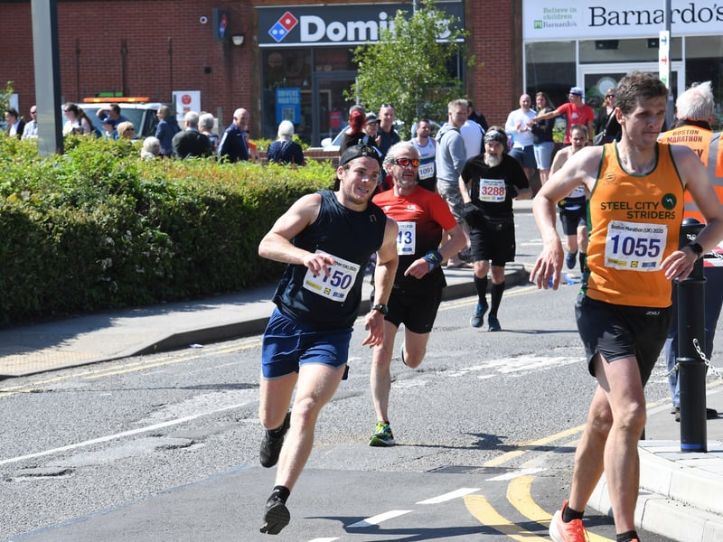 Runners arriving at the finish EMN-210531-135459005