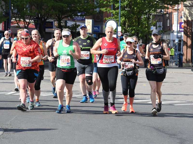 Half marathon runners EMN-210531-135511005