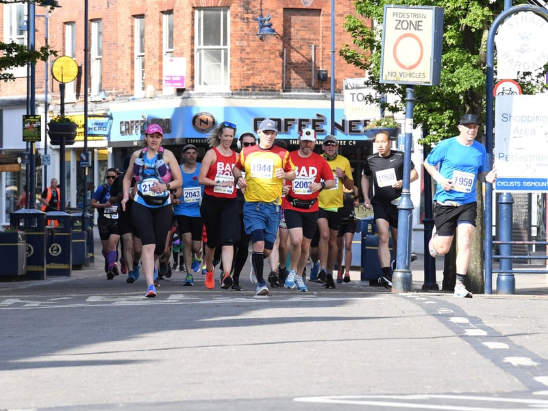 Marathon runners EMN-210531-135734005