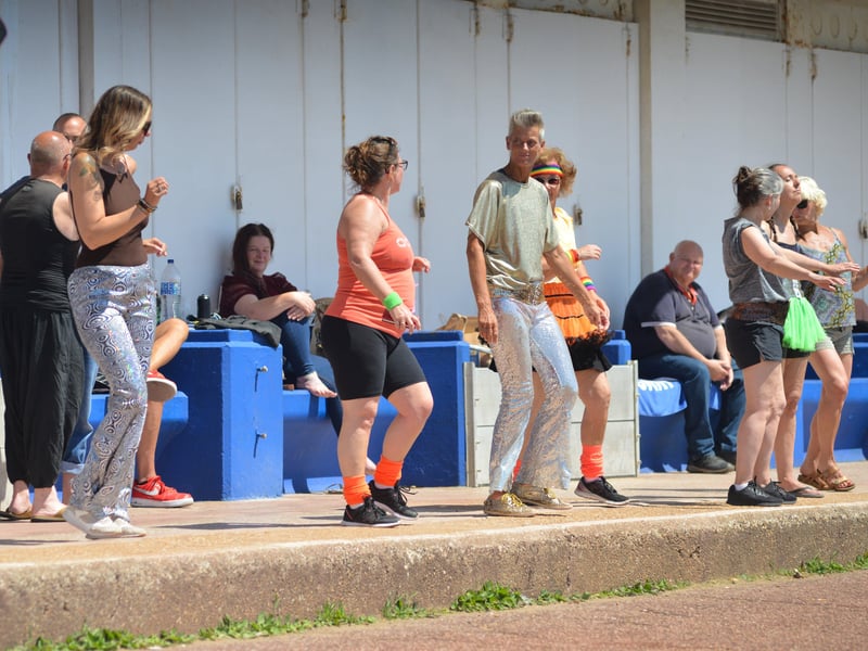 People enjoying the bank holiday sun on May 31.Disco Deb's Beach Boogie on St Leonards seafront. SUS-210531-141423001